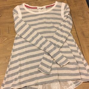 Long sleeve shirt with stripes and lace.